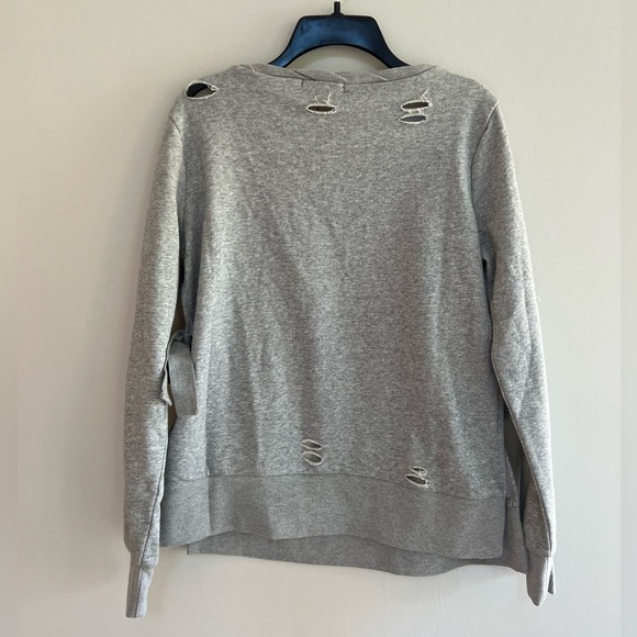 NWT Romeo & Juliet Light Heather Gray Distressed Sweatshirt, size Small - Picture 5 of 13
